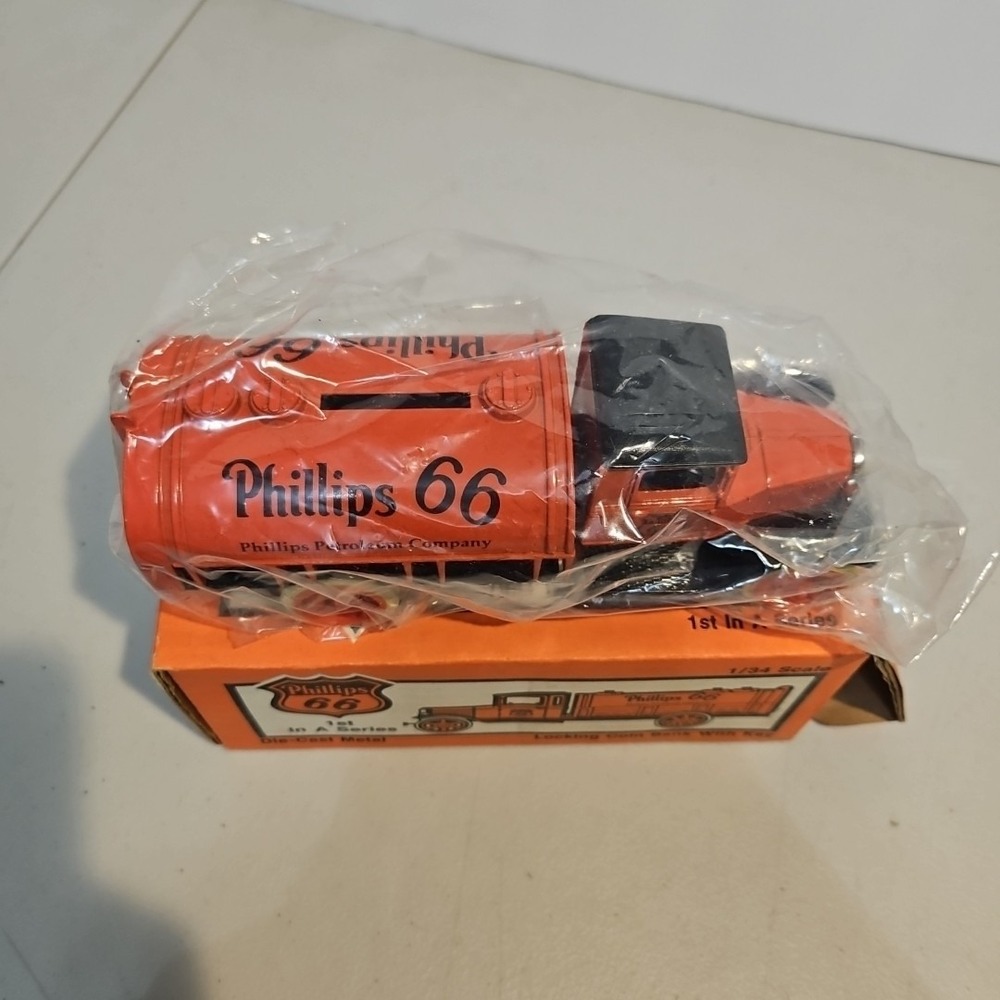Vintage ERTL Phillips 66 1931 Hawkeye Tanker Bank 1/34 Scale NEW! 1991 - Picture 5 of 10